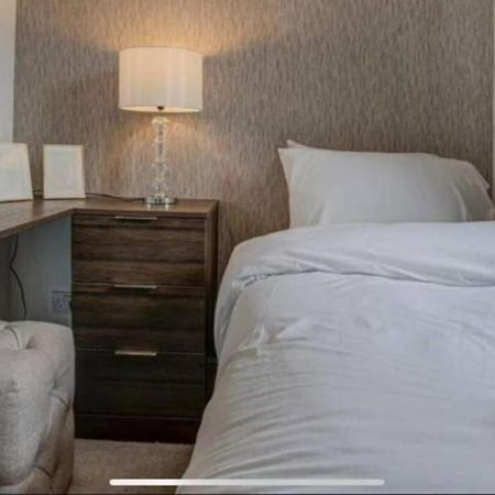 Luxury 4 Bedroom House Манчестер Екстер'єр фото
