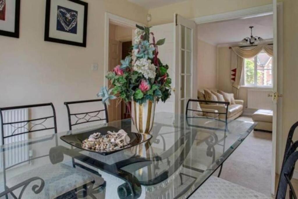 Luxury 4 Bedroom House Манчестер Екстер'єр фото