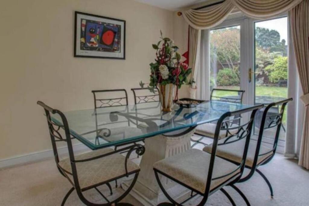 Luxury 4 Bedroom House Манчестер Екстер'єр фото