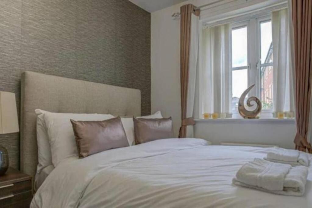 Luxury 4 Bedroom House Манчестер Екстер'єр фото